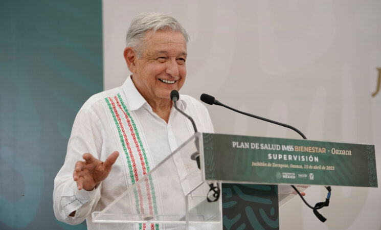 Presidente reafirma compromiso de heredar sistema de salud de calidad en México; llama a jubilados a participar