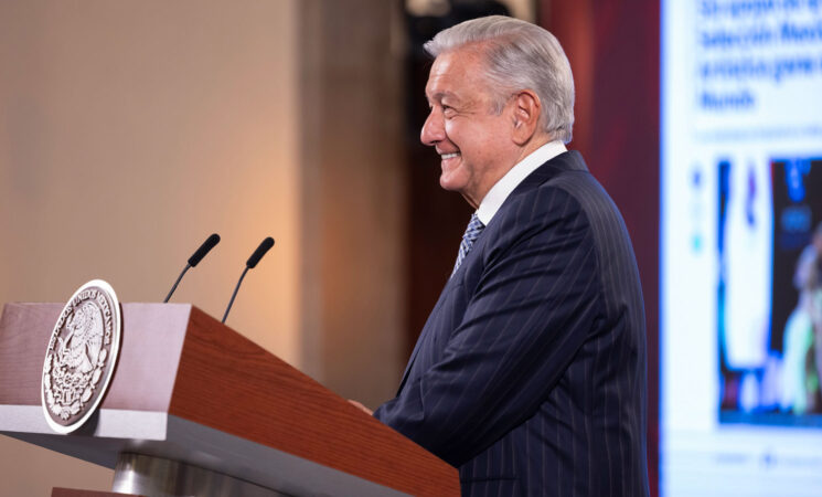 Palabras de presidente Andrés Manuel López Obrador en el Día de la Maestra y el Maestro, desde Palacio Nacional