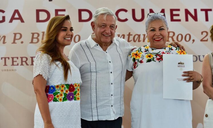 Presidente entrega documentos agrarios en Quintana Roo; Programas para el Bienestar y Tren Maya impulsarán desarrollo en entidad, afirma