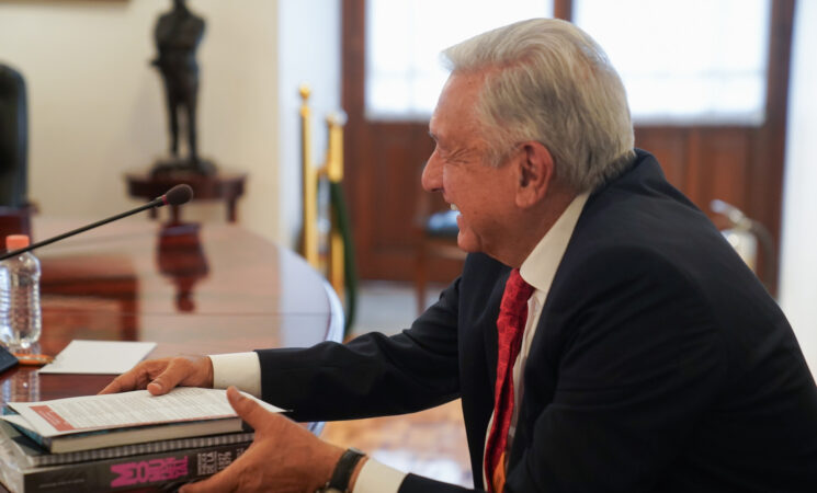 Comunicación digital del presidente AMLO llega a Threads; llama a evitar manipulación y uso de bots