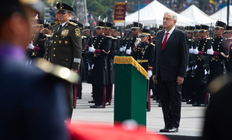 Desfile Cívico Militar conmemora bicentenario del Heroico Colegio Militar y 213 Aniversario del Grito de Independencia de México