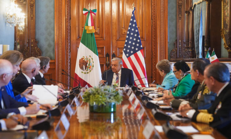 Presidente celebra trabajo coordinado entre México y Estados Unidos en beneficio de los pueblos; recibe en Palacio Nacional a Antony Blinken