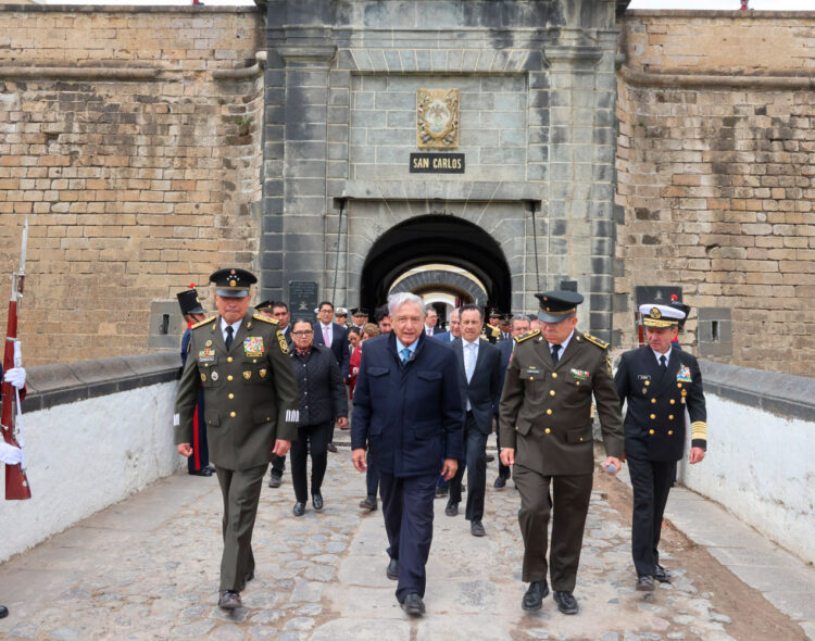 Presidente conmemora Bicentenario del Heroico Colegio Militar en Veracruz