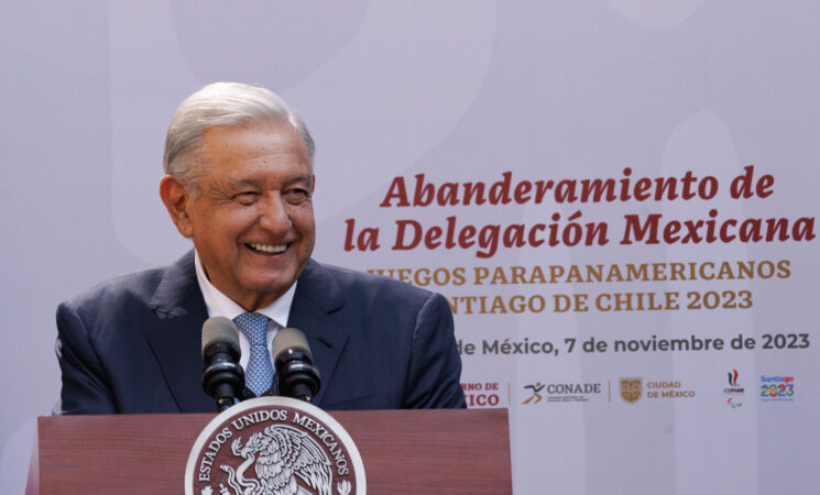 Atletas paralímpicos pondrán en alto el nombre de México, afirma presidente en ceremonia de abanderamiento rumbo a juegos en Santiago de Chile 2023