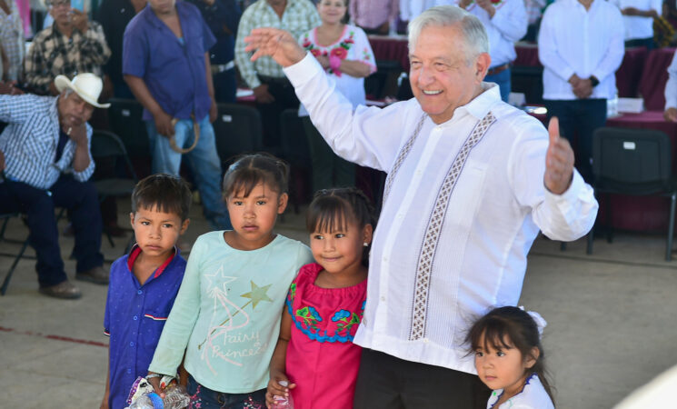 Presidente celebra su cumpleaños con pueblos yaquis en Sonora