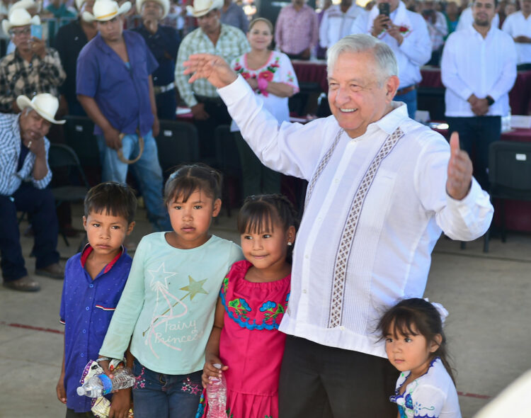 Presidente celebra su cumpleaños con pueblos yaquis en Sonora