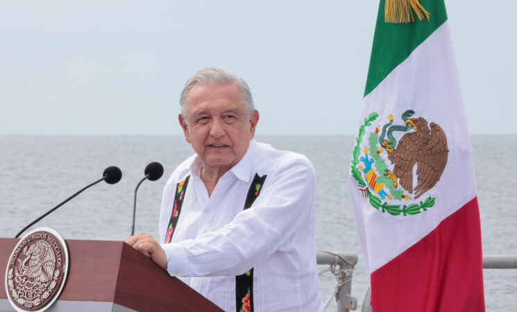 Presidente reconoce compromiso de la Armada de México con pueblo de Guerrero durante emergencia por huracán Otis