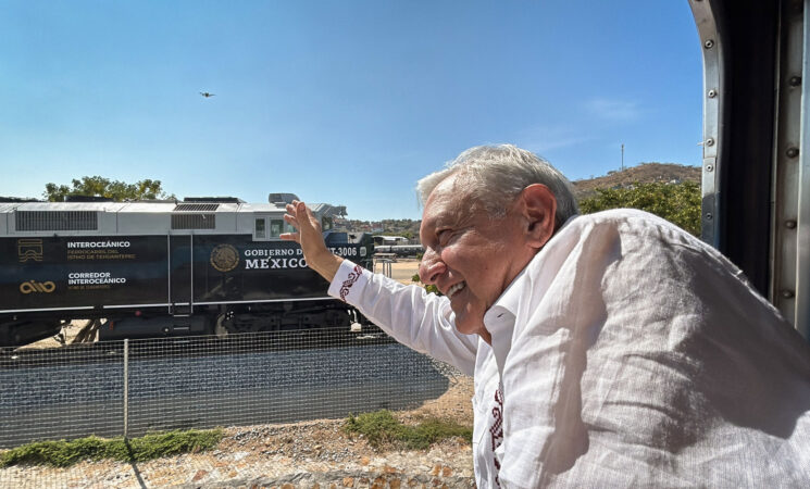 Tren Interoceánico del Istmo de Tehuantepec representa desarrollo para las nuevas generaciones, afirma presidente