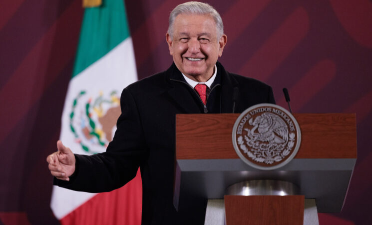 Presidente destaca fortaleza del peso mexicano previo a los festejos de Año Nuevo