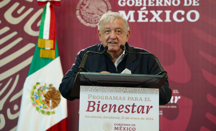 Presidente destaca empleo pleno en México; nuevo libro, dedicado a los jóvenes, estará disponible en febrero