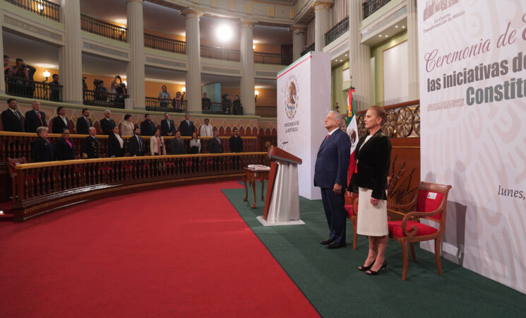 Elevar becas a rango constitucional garantizará derecho a la educación, afirma presidente