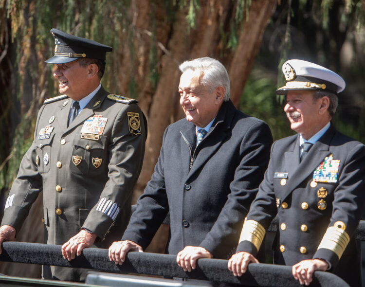 Presidente encabeza 111 Aniversario de la Marcha de la Lealtad