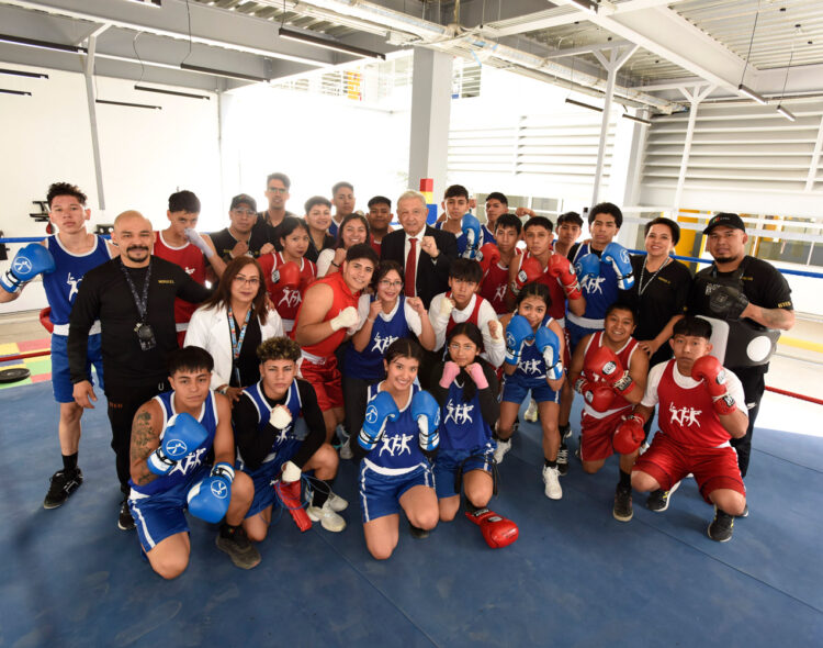 Presidente inaugura bachillerato técnico y deportivo en Tepito