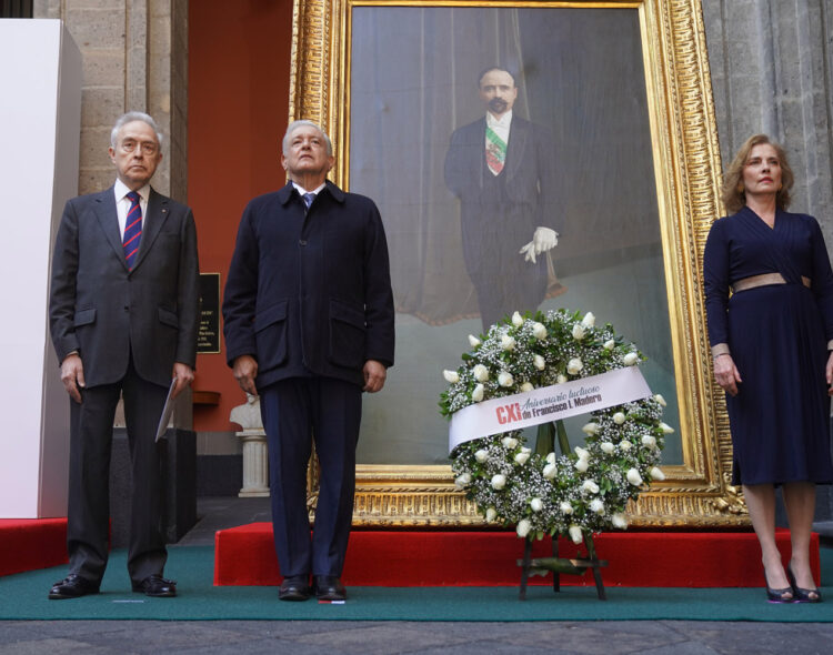 Presidente homenajea a Francisco I. Madero en el 111 aniversario luctuoso del Apóstol de la Democracia