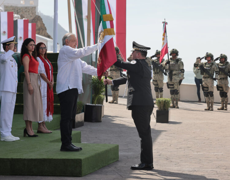 Presidente conmemora Día de la Bandera en Mazatlán, Sinaloa