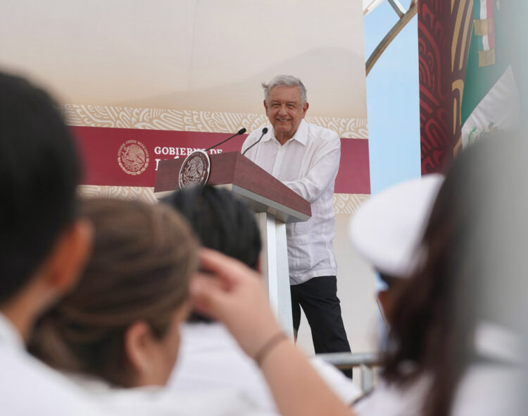 Presidente inaugura rompeolas del Puerto de Salina Cruz en Oaxaca