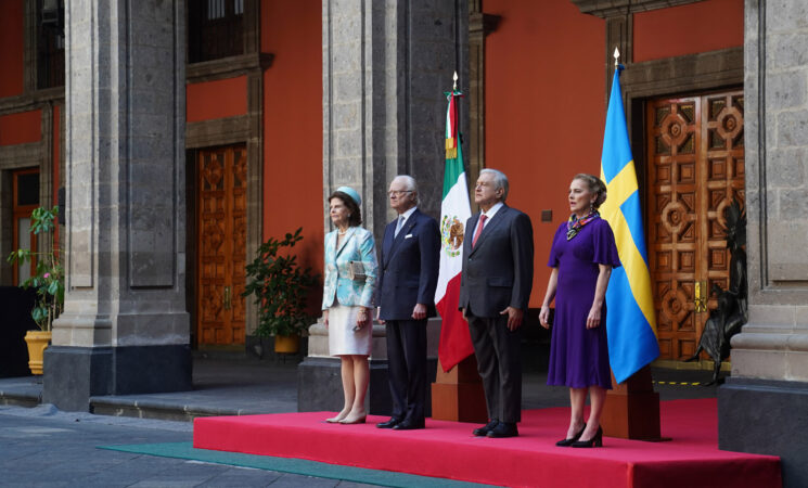 Presidente recibe en Palacio Nacional a reyes de Suecia