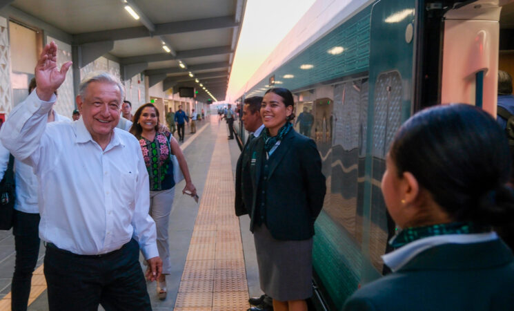 Presidente realiza gira de trabajo a bordo del Tren Maya