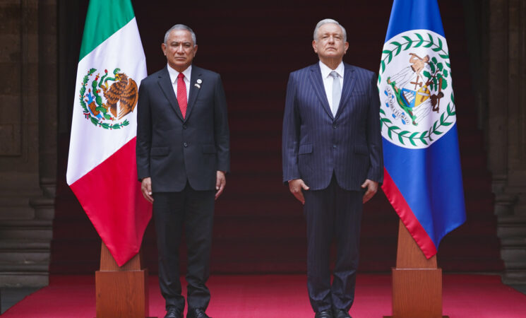 Presidente recibe en Palacio Nacional al primer ministro de Belice, Juan Antonio Briceño