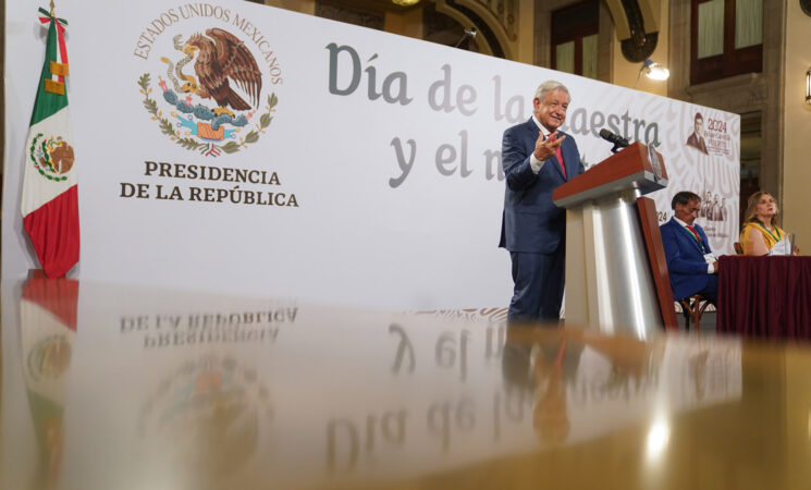 Discurso del presidente Andrés Manuel López Obrador en el Día de la Maestra y el Maestro