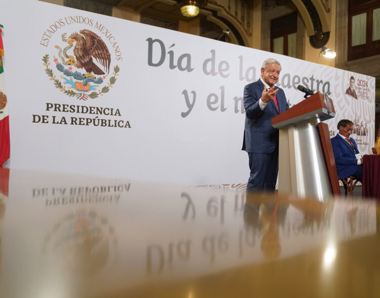 Discurso del presidente Andrés Manuel López Obrador en el Día de la Maestra y el Maestro