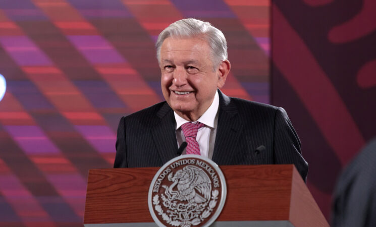 Pueblo de México es de los más politizados del mundo, afirma presidente