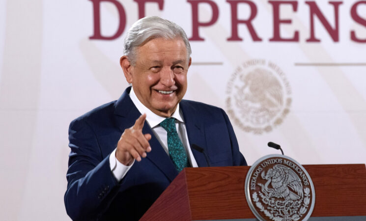 Presidente celebra nivel más bajo de pobreza laboral registrado en México