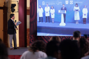 Zoé Robledo Aburto, director general del IMSS