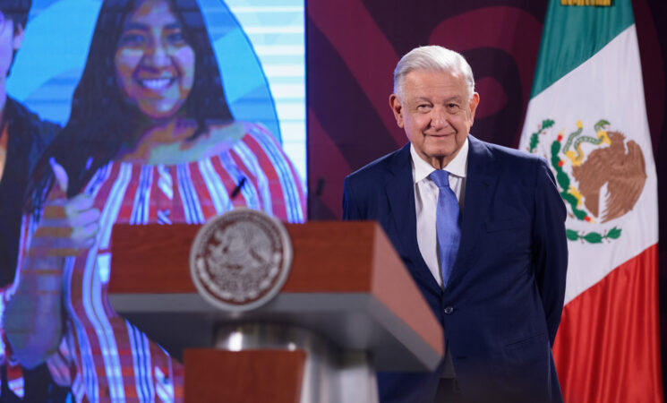 Abandono escolar disminuye gracias a las Becas para el Bienestar Benito Juárez de la 4T