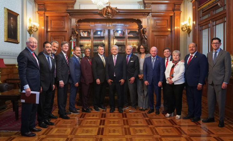 Presidente recibe en Palacio Nacional a legisladores de Estados Unidos; coinciden en mantener política de cooperación