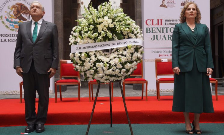 Presidente conmemora 152 Aniversario Luctuoso de Benito Juárez; todavía gobierna con su ejemplo, afirma