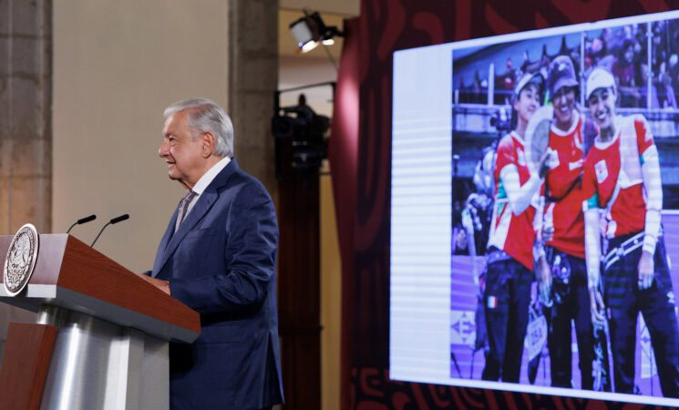 Presidente felicita al equipo femenil de tiro con arco por medalla de bronce en París 2024