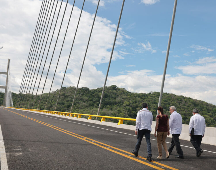 Presidente inaugura en Chiapas puente La Concordia; “es un compromiso cumplido”, afirma