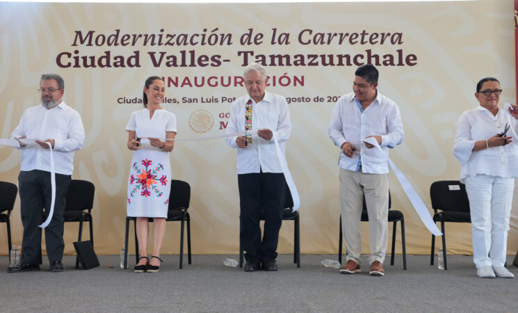 Presidente inaugura carretera Ciudad Valles-Tamazunchale; en la 4T, obras son de libre tránsito, afirma