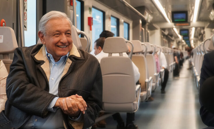 Presidente inaugura estación Santa Fe del Tren El Insurgente; reconoce labor de los trabajadores