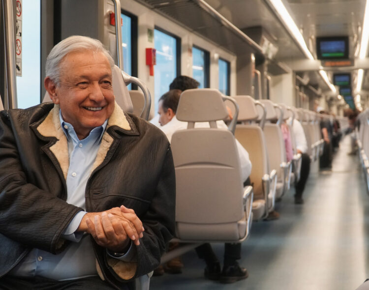 Presidente inaugura estación Santa Fe del Tren El Insurgente; reconoce labor de los trabajadores