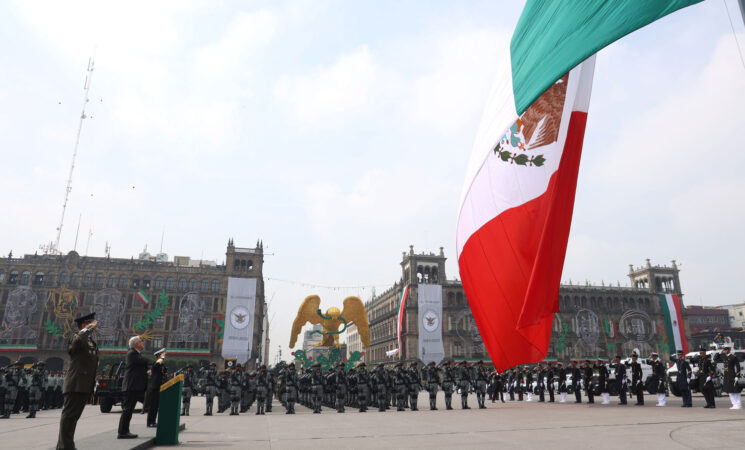 Presidente conmemora en Desfile Cívico Militar 214 años del Grito de Independencia y 5° Aniversario de la Guardia Nacional