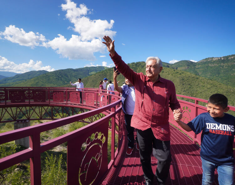 Presidente inaugura camino artesanal “Benito Juárez” en Oaxaca